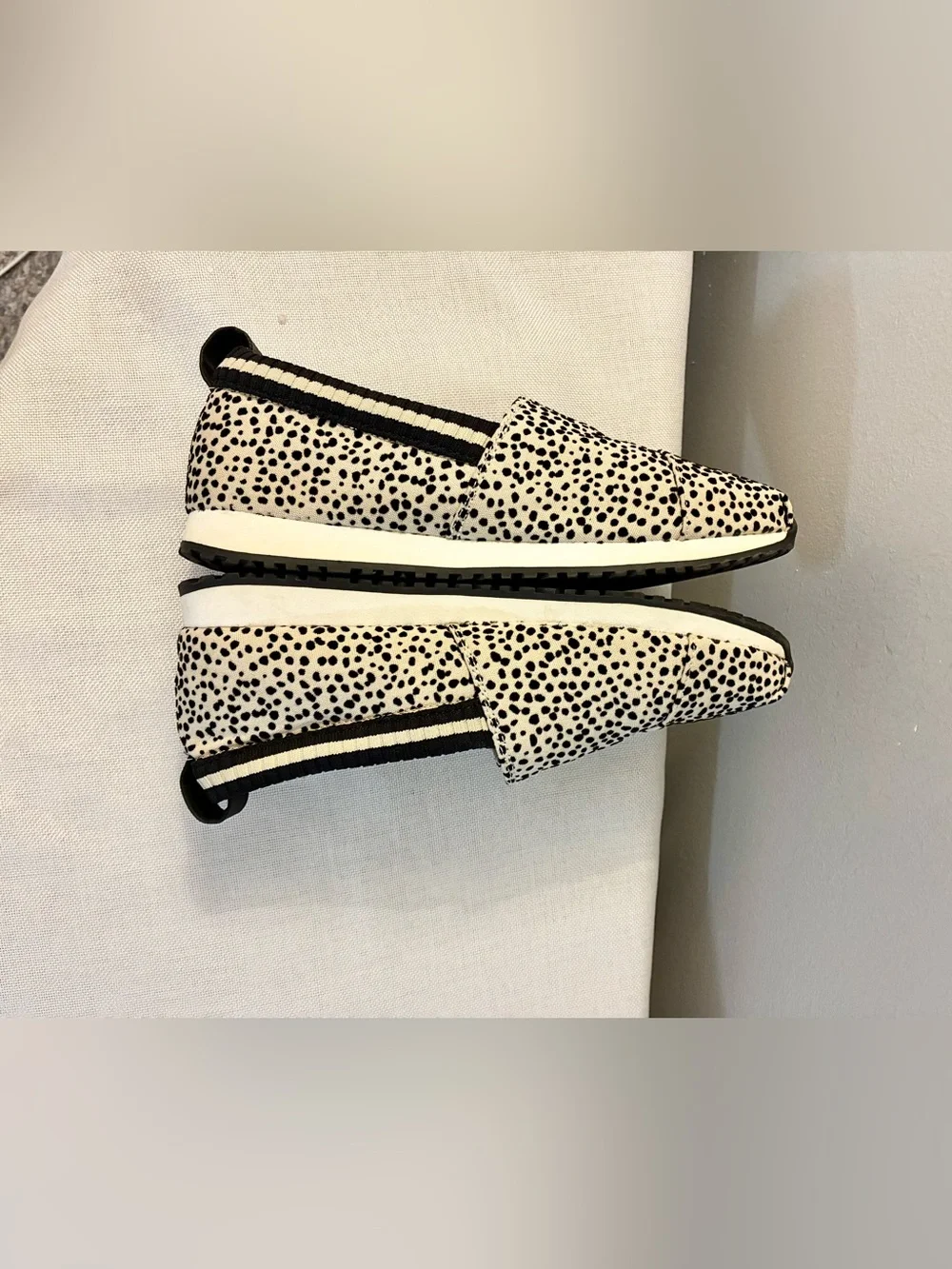 Toms Youth size 5 Kids Slip-On shoes Beige with Black Spots